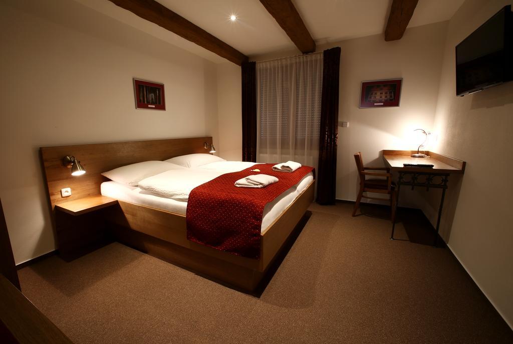 Apartments & Suites Zluta Hruska Plzen Ngoại thất bức ảnh