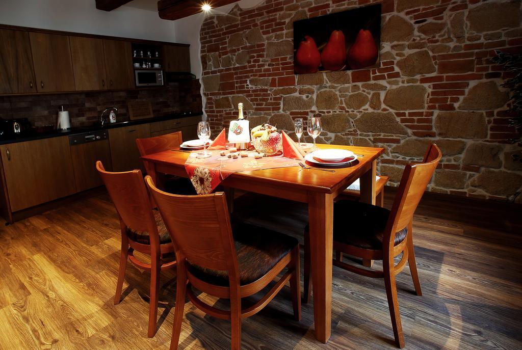Apartments & Suites Zluta Hruska Plzen Ngoại thất bức ảnh