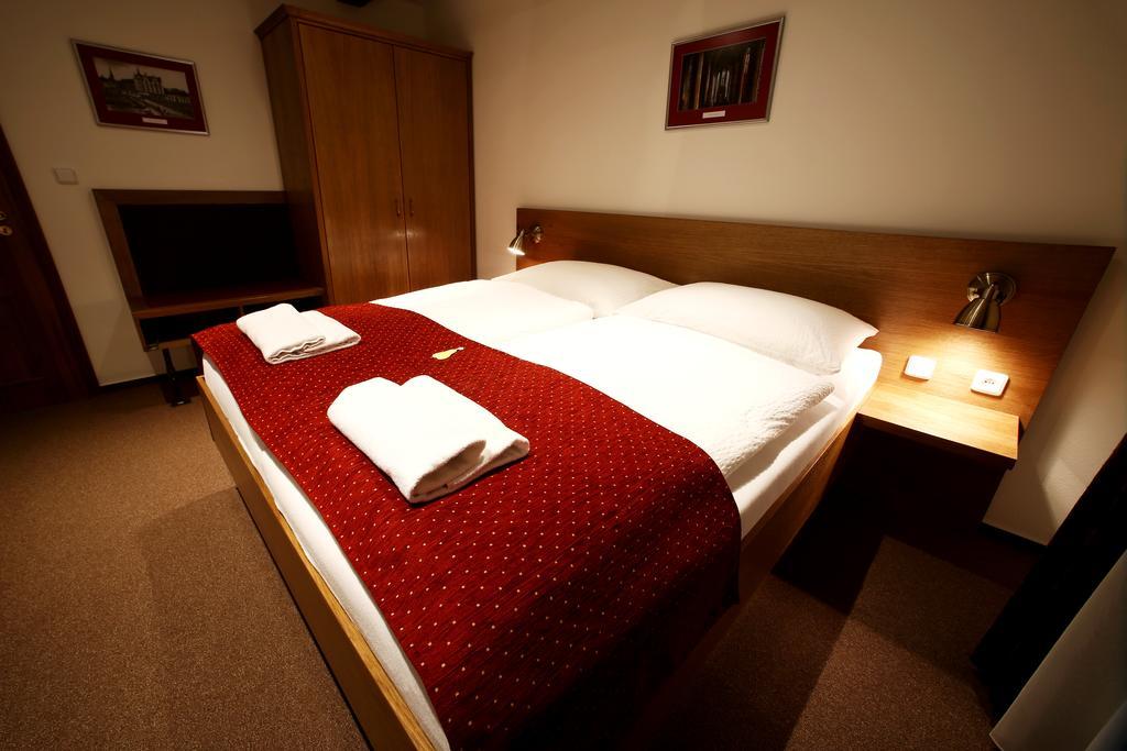 Apartments & Suites Zluta Hruska Plzen Ngoại thất bức ảnh