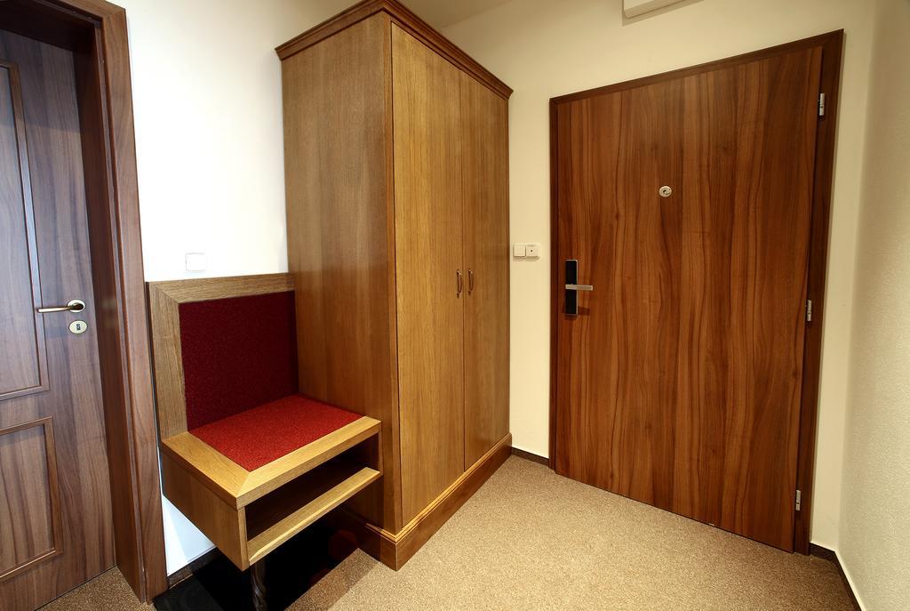 Apartments & Suites Zluta Hruska Plzen Ngoại thất bức ảnh