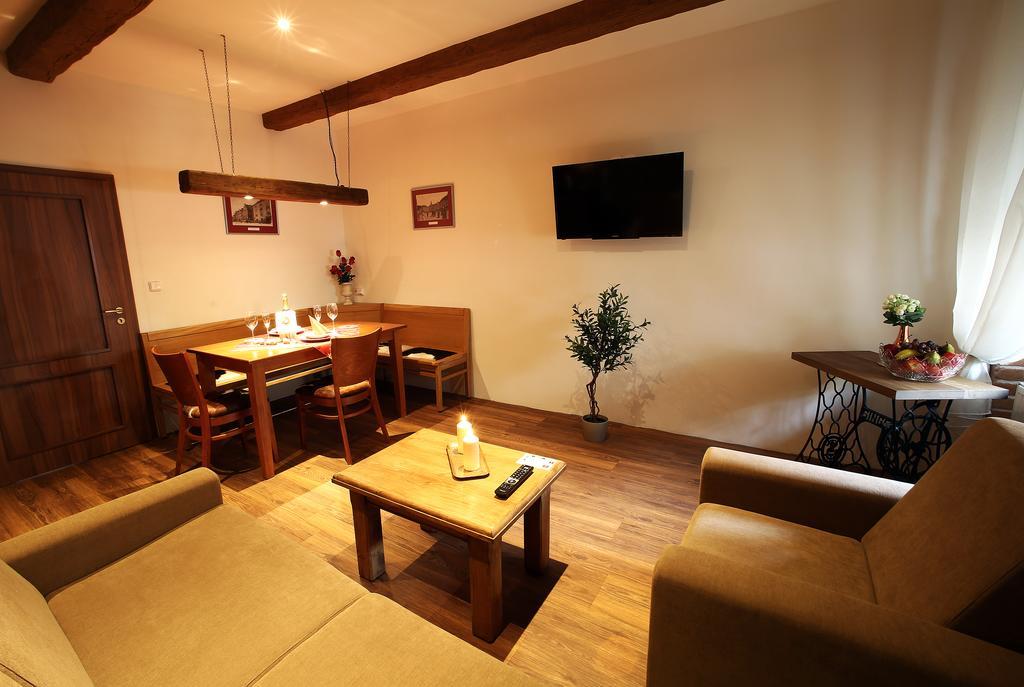 Apartments & Suites Zluta Hruska Plzen Ngoại thất bức ảnh