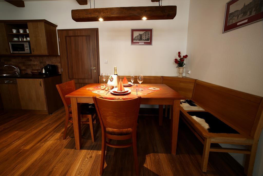 Apartments & Suites Zluta Hruska Plzen Ngoại thất bức ảnh