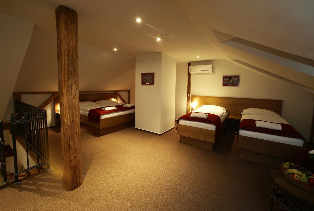 Apartments & Suites Zluta Hruska Plzen Ngoại thất bức ảnh
