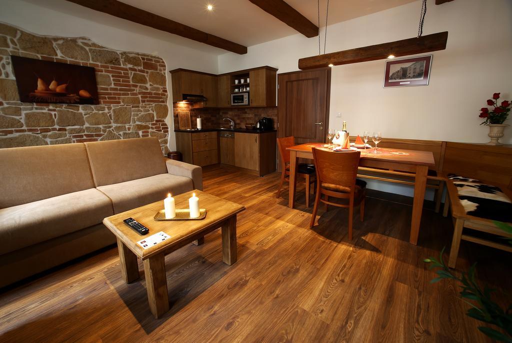 Apartments & Suites Zluta Hruska Plzen Ngoại thất bức ảnh