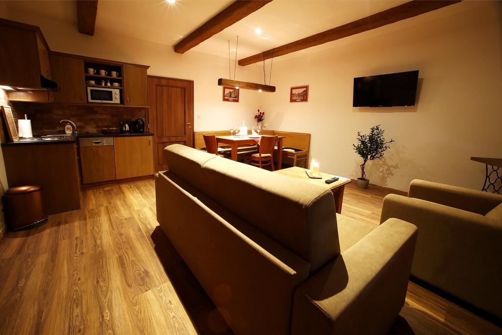 Apartments & Suites Zluta Hruska Plzen Ngoại thất bức ảnh