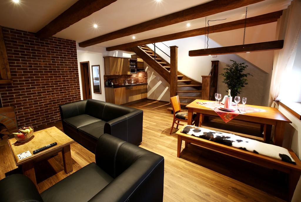 Apartments & Suites Zluta Hruska Plzen Ngoại thất bức ảnh