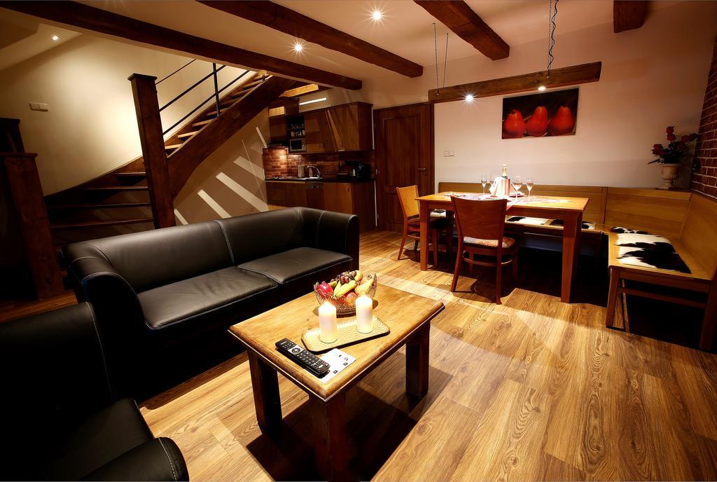 Apartments & Suites Zluta Hruska Plzen Ngoại thất bức ảnh